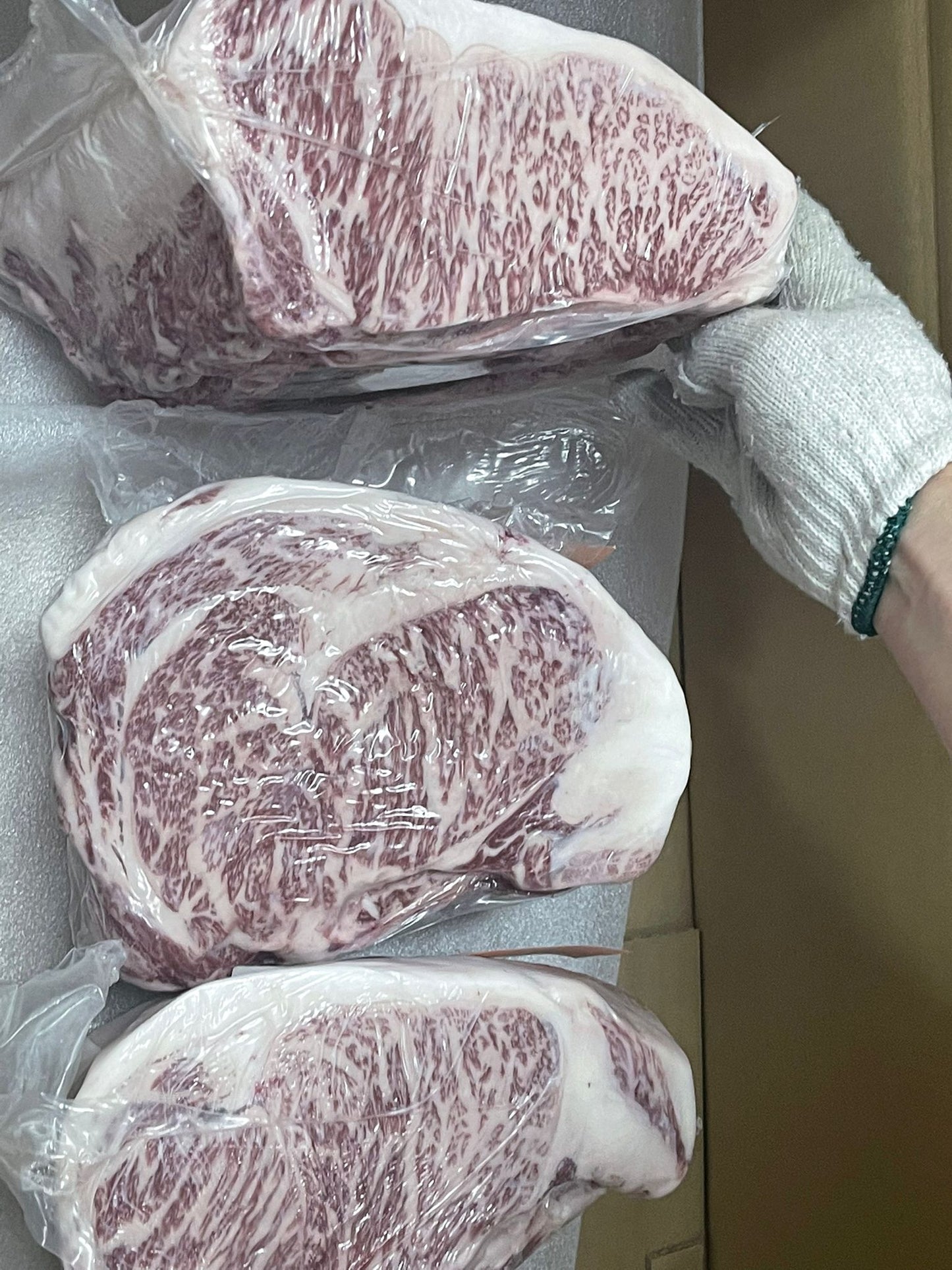 ［新店特價］日本🇯🇵A5霜降りWAGYU和牛西冷/肉眼 厚切3cm X 2｜1.05kg｜按碼收費 - 新樂大型批發OUTLET