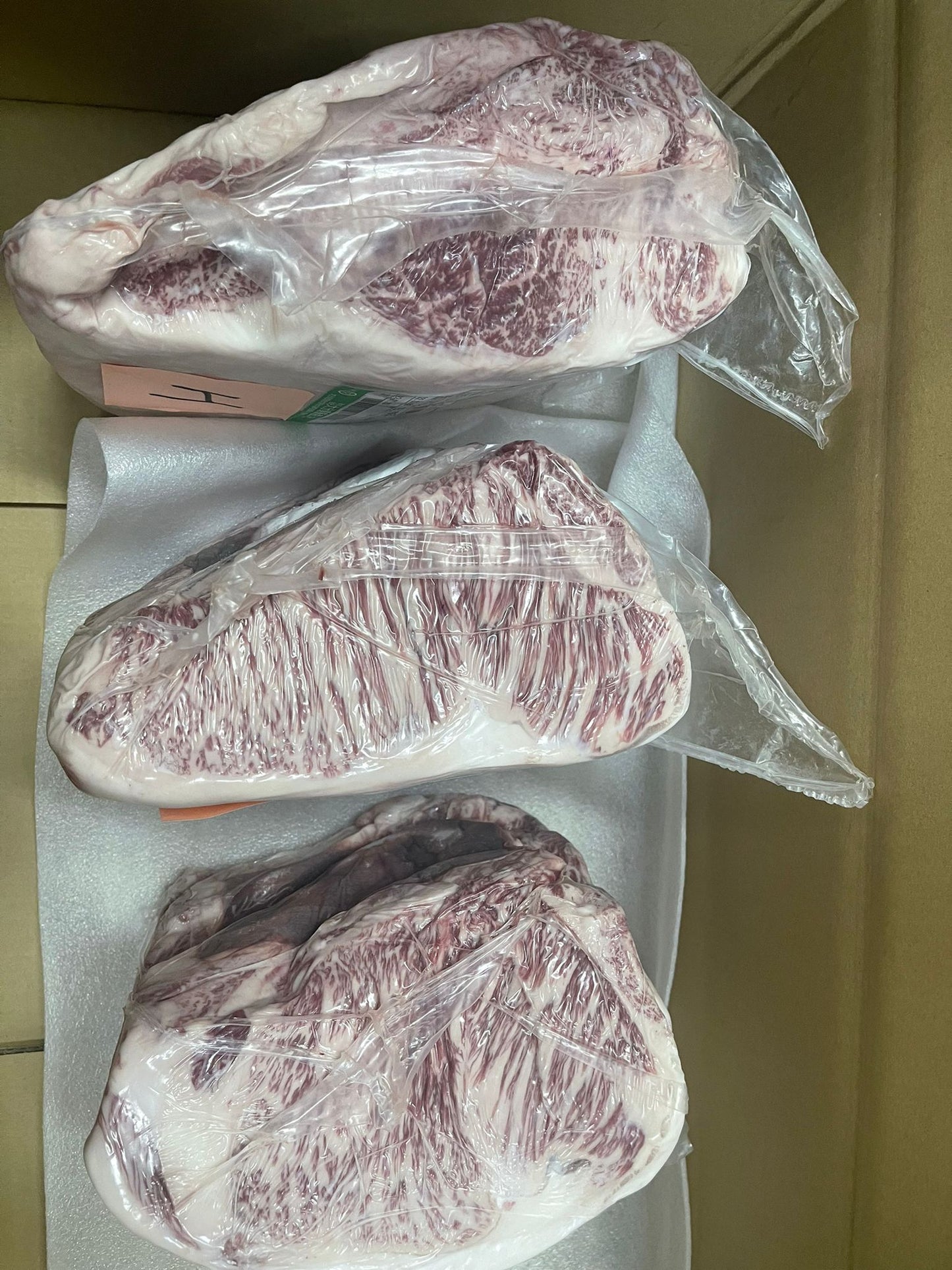 ［新店特價］日本🇯🇵A5霜降りWAGYU和牛西冷/肉眼 厚切3cm X 2｜1.05kg｜按碼收費 - 新樂大型批發OUTLET